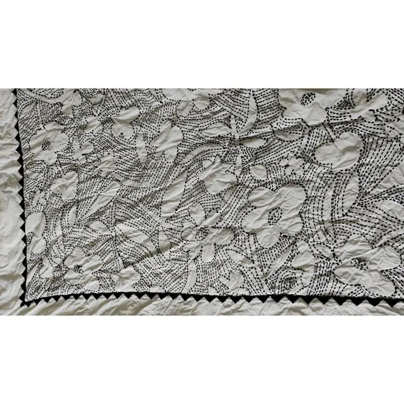 John Robshaw Baby Toddler Suhavi Crib Quilt Blk White Floral Organic Cotton EUC - Picture 7 of 11